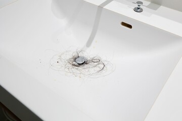 洗面台の排水口の髪の毛