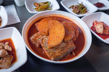 spicy braised hairtail, simmered, cutlassfish, dishes, table, close-up, 
