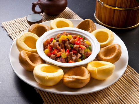 Wotou Zaza duck on a white porcelain plate