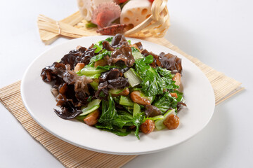 Stir-fried Chinese cabbage with black fungus and garlic