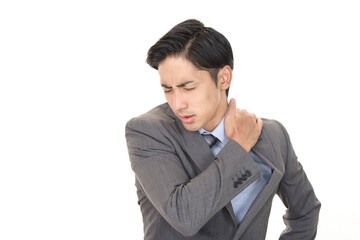 肩こりに悩む男性