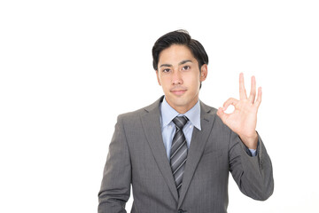 OKサインのジェスチャーをする男性