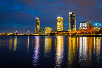 Naklejka premium Milwaukee Skyline from the Bay at Night