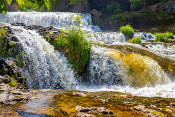 Obraz premium Scenic View of Willow Falls at Dawn