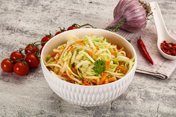 Vegan salad with kohlrabi and carrot