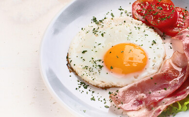 Breakfast with fried egg. Healthy eating.