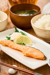 焼き鮭の和定食