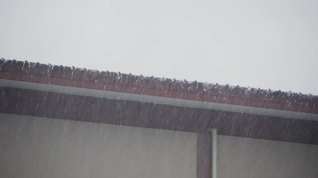 Rain Bomb or Wet Microburst intense rainfall over a short period because climate change.