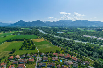 Naklejka premium Ausblick ins oberbayerische Inntal im Chiemgau südlich von Neubeuern