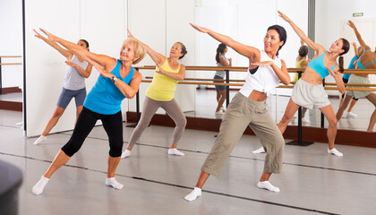 Naklejka premium Women of different ages dancing together during their group training.