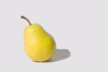 Pear with a white vinyl background, product photography in a studio in Tucumán