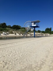 Blick auf den Strand von Heringsdorf mit dem Riesenrad auf der Strandpromenade