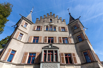 Fototapeta premium A picturesque view of Seeburg Castle in Kreuzlingen, Switzerland, standing majestically on the tranquil shores of Lake Constance