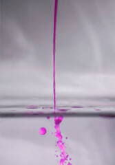 farbe tropfen wasser pink