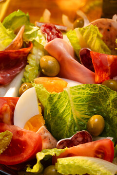 Fresh Catalan salad with vibrant ingredients