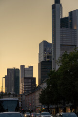 Obraz premium Urban cityscape at sunset with modern architecture and skyline