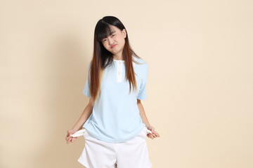 Obraz premium 20s Asian Woman in Light Blue Shirt and White Shorts