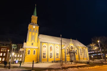 Fototapete Rund Tromso Cathedral (Norwegian: Tromso domkirke) is a cathedral of the Church of Norway located in the city of Tromso in Tromso Municipality in Troms county, Norway. © Blumesser