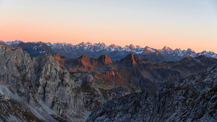 Naklejka premium Swiss mountains in the sunset