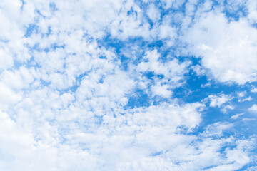 6月の空　雲が多い朝の空05