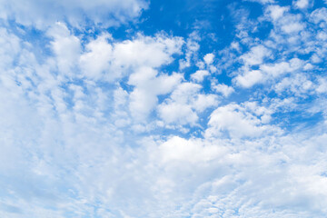 6月の空　雲が多い朝の空04