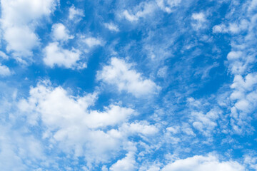 6月の空　朝の青空に白い雲08