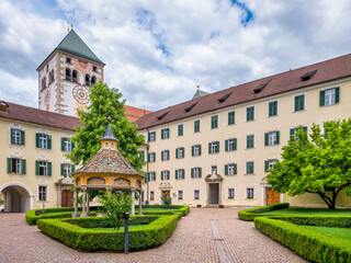 Wunderbrunnen, Abbazia di Novacella, Kloster Neustift bei Brixen, Südtirol, Italien, Europa