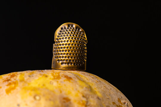Metal thimble
