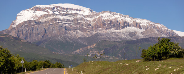 The road leading to the foot of Mount Shahdag.