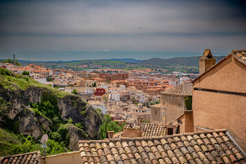 Vista de la ciudad medieval de Cuenca, situada en los acantilados en España.	
