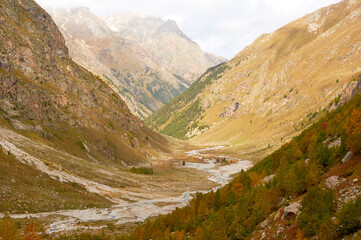 Autumn Majesty: Golden Peaks and Crisp Mountain Air