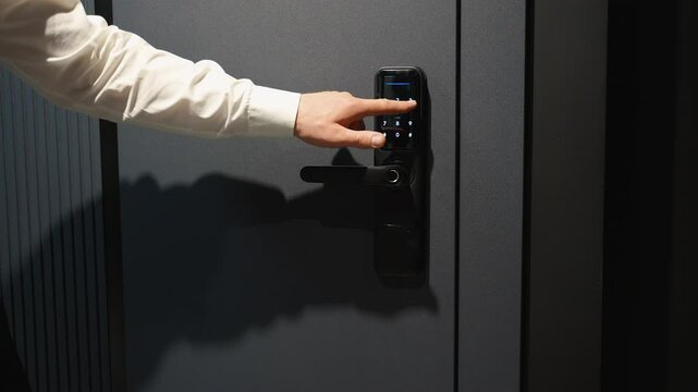 Consultant opening electronic door lock