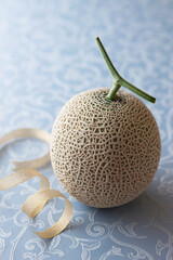 【アールスメロン】高級フルーツの代表、アールス品種のマスクメロン。上品な甘い香りの果肉は滑らかな果汁たっぷり。