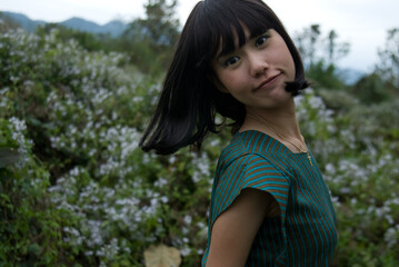 Naklejka premium girl in the middle of nature