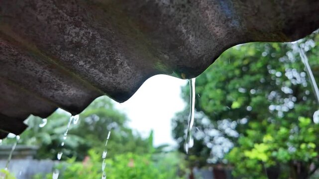 Dia lluvioso, lluvia, tejado, lluvia c&aacute;mara lenta 