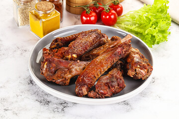 Roasted duck wings with sauce