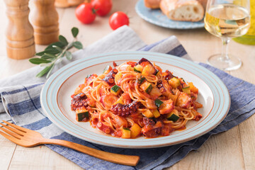 【たこと夏野菜のトマトパスタ】夏に旬を迎える蛸とカラフルな夏野菜をたっぷり使ったトマトパスタ。