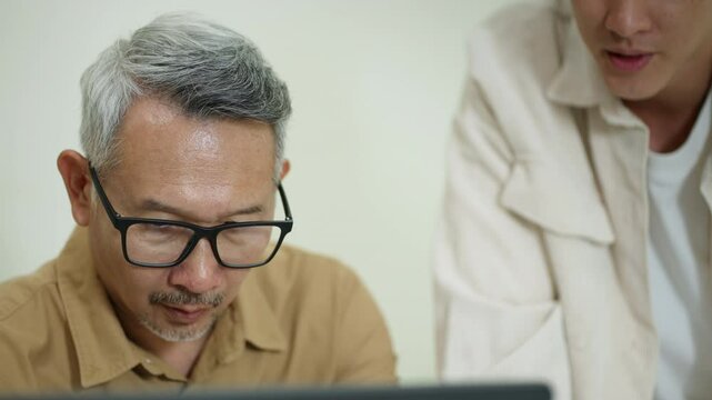  Senior students learn programming, web development, and application design, supported by expert teachers, fostering innovation, social bonding, and continued education.