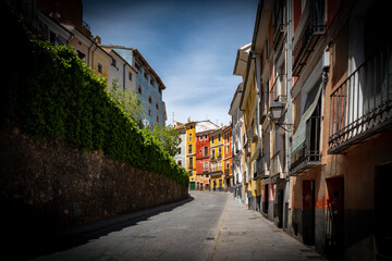 Fototapeta premium Vista de la ciudad medieval de Cuenca, situada en los acantilados en España. 