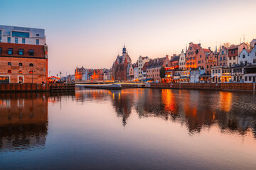 Obraz premium Gdansk with Motlawa river in Poland. Old town colourful house with Zuraw or crane and with Holy Spirit Gate