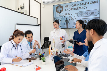 Fototapeta premium Medical Team Collaboration Meeting