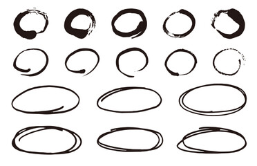 手描きの楕円のセット。落書き風の円。筆で描いた丸のベクターイラスト。