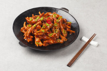  Chicken feet is a dish made with seasonings such as gochujang and red pepper powder.