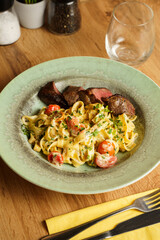 Creamy tagliatelle with grilled steak and cherry tomatoes