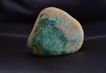 Selected diamonds In the tong On the piano background