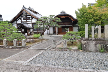 A Japanese temple：a scene of the precincts of Myokaku-ji Temple in Kyoto City