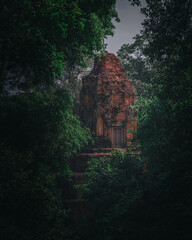 Obraz premium Ancient temples of the abandoned city of Angkor, near the city of Siem Reap, Cambodia