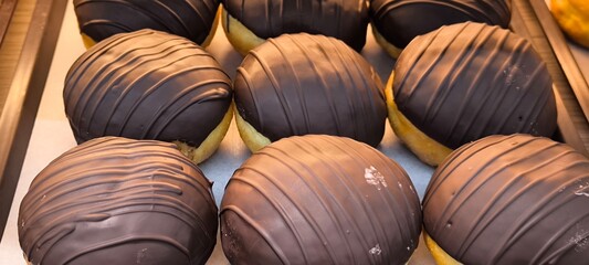 Fototapeta premium Chocolate donuts on a tray in a restaurant