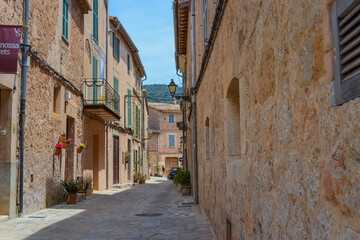 Fototapeta premium Narrow Charming Streets of Valldemossa Village in Mallorca, Spain