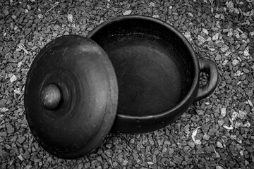 panela de barro com tampa para cozinhar alimentos
